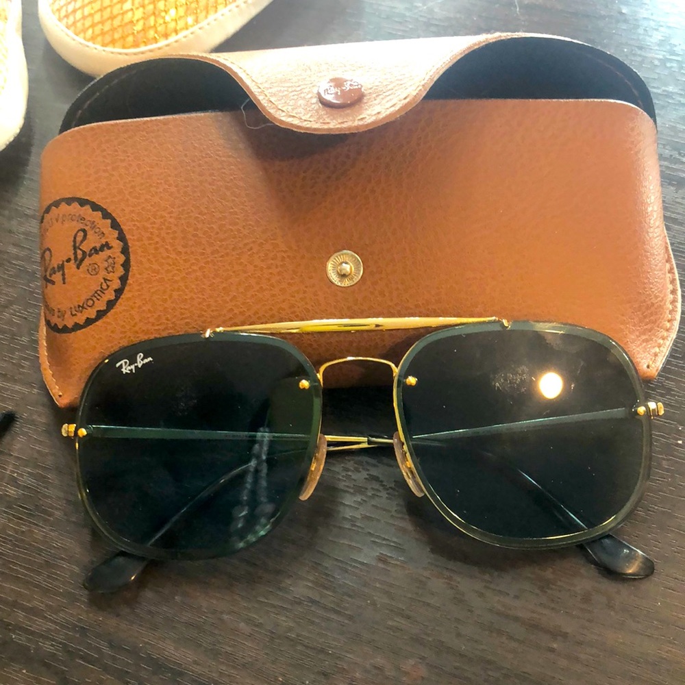 Rayban comes with the case and box brands new